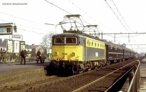 Piko H0 E-Lok Rh 1100 der NS in Gelb und Grau (Artikelnummer 51378) - Bild 1