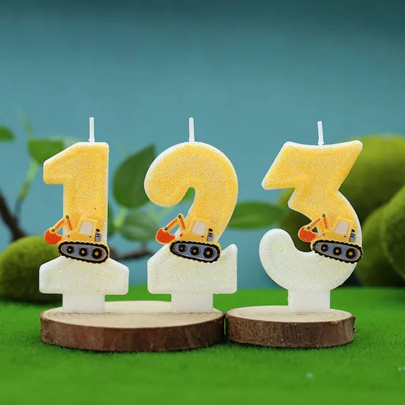 MINISO Bagger Figurenkerze aus Wachs in Gelb für Kinder als Kuchendekoration zum Geburtstag - Bild 1