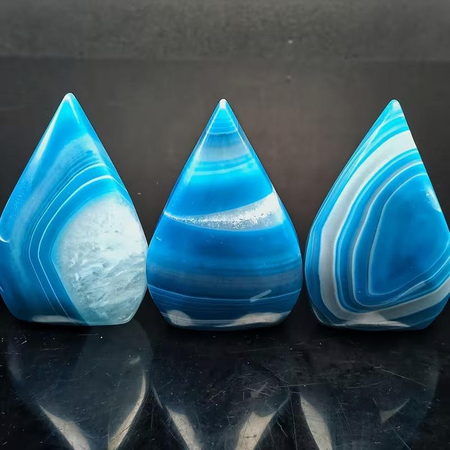 CrystalHola Blauer Achat Wassertropfen-Ornament aus Naturstein zur Tischdekoration - Bild 1