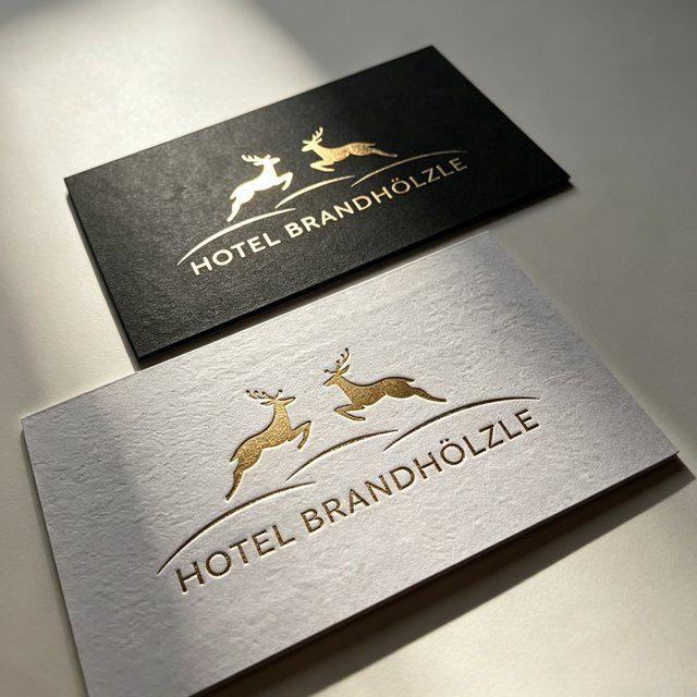 200 Stück individualisierte Visitenkarten aus Baumwollpapier mit Heißprägung in Gold oder Silber und UV-Druck in den Farben Gold, Silber oder Schwarz - Bild 1