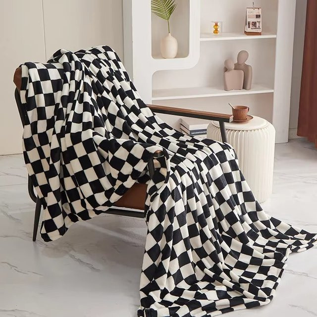 VIKAMA Sommerdecke mit Schachbrettmuster in Schwarz und Weiß aus Polyester - Bild 1