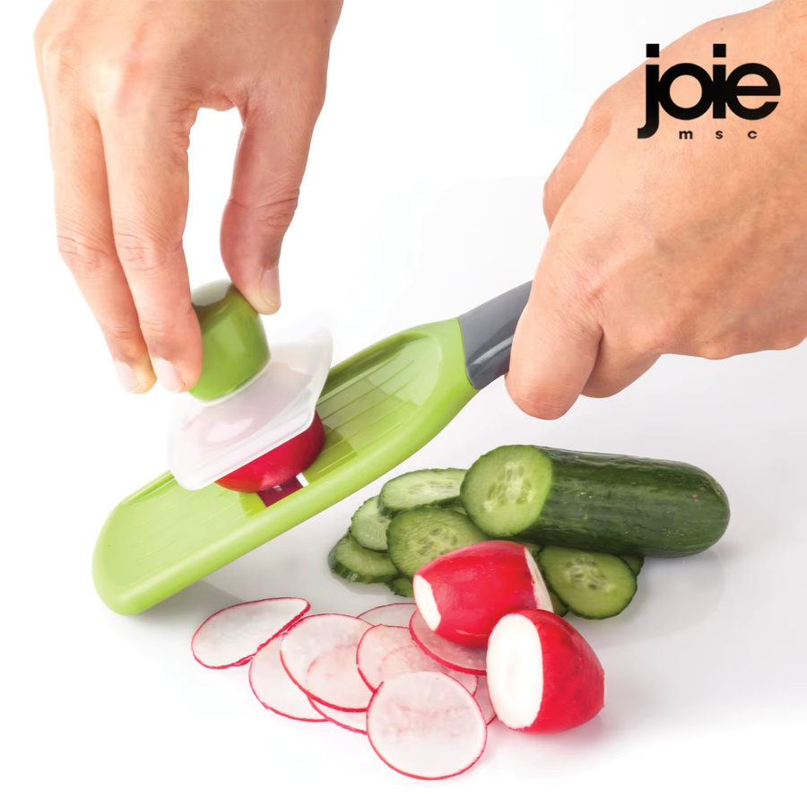 Joie Mini-Mandolinenschneider aus Edelstahl in Grün mit manuellem Handschutz für Gemüse und Obst - Bild 3