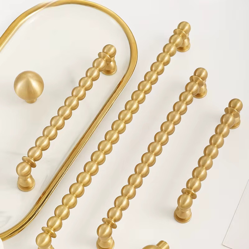 Luxuriöser Messing-Schrankgriff und Schubladenknopf von Diana's Hardware in Gold - Bild 1