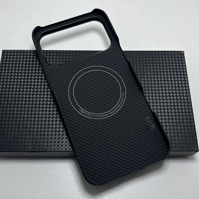 MagSafe Magnetische Carbonfaser-Hülle aus Aramidfaser für iPhone 18/17/16/15/14/13 Pro Max in Schwarz - Bild 1