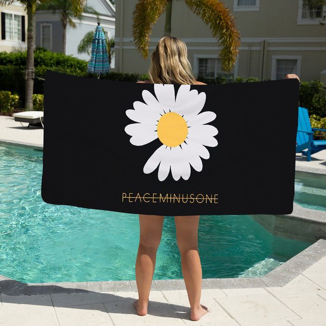 Schnelltrocknendes P-Peaceminusones Handtuch in Schwarz für Sport, Reise und Wellness - Bild 1