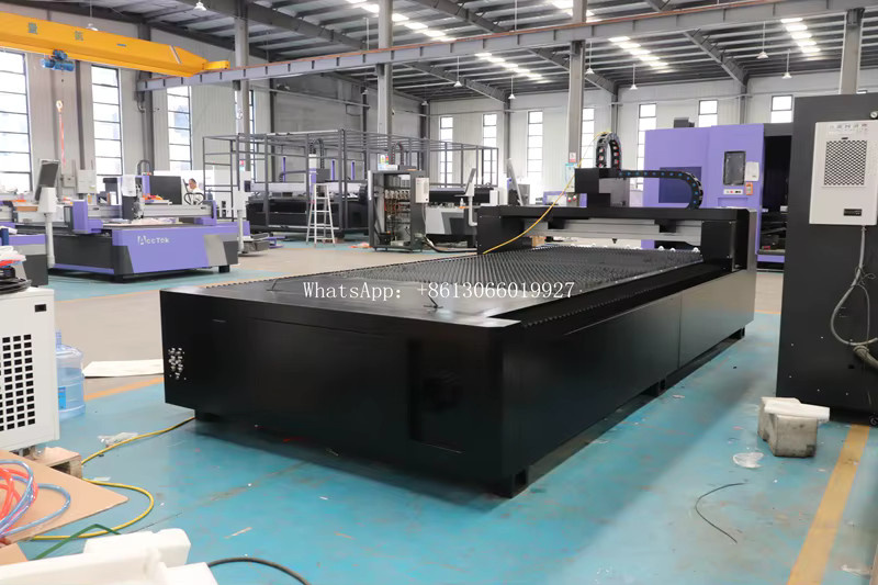 ACCTEK Blechfaser-Laserschneidemaschine AKJ1530F in Schwarz mit 1,5 kW bis 3 kW Leistung für eine maximale Materialdicke von 30 mm - Bild 3