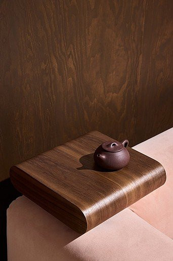 Jeju Couchtisch und Nachttisch in Walnuss Braun, Modernes Design, B/T/H: 45 x 45 x 12 cm - Bild 1