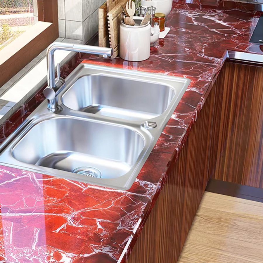 Selbstklebende PVC-Tapete von YUNPOINT in rotem Marmor Design, wasserfeste Vinyl Kontaktfolie für Badezimmer, Küche und Arbeitsplatten - Bild 3