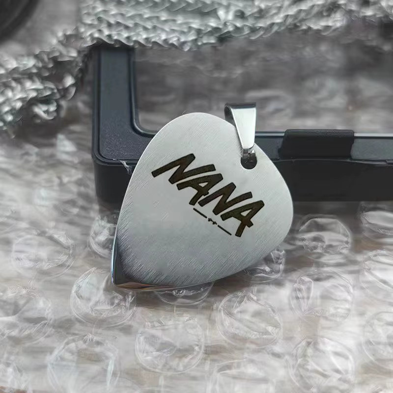 YiYuYiHua Halskette, Edelstahl, Silber, Unisex, Gitarren-Pick Anhänger - Bild 3