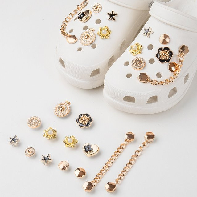 FHLDING Schuh-Charms-Set, 13-teilig, Goldene Herzförmige Kette, Unisex - Bild 1