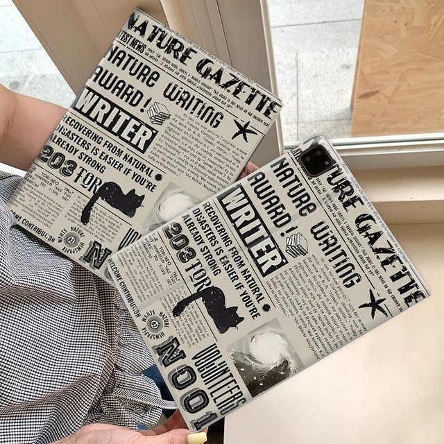iPad Hülle mit Zeitungsmuster und Katzenmotiv für Apple iPad Pro 10/11 Zoll sowie iPad Air 3/4/5, dreifach faltbar, Multicolor - Bild 1