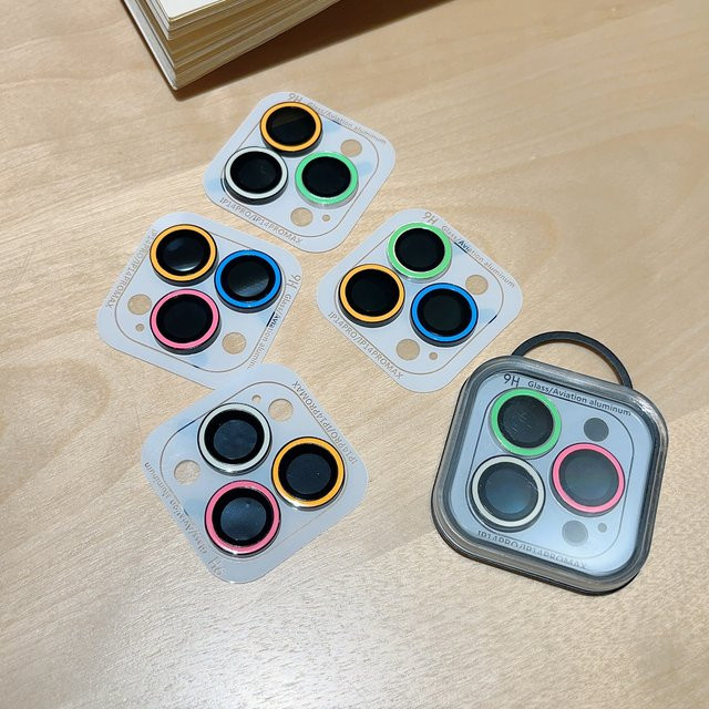 Nachtleuchtender Objektivschutz-Film für Apple iPhone 17, 16 Pro Max, 15 Pro und 14 Pro in Multicolor - Bild 1