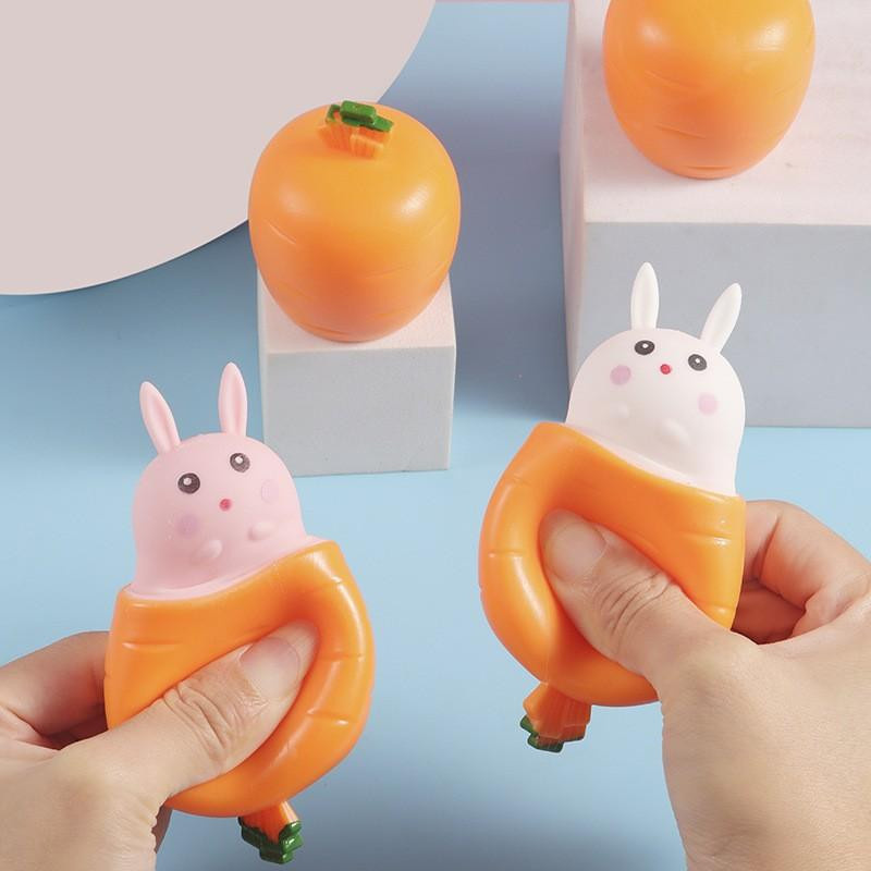 Karotten-Hase Quetschspielzeug, Fidget Toy - Bild 2