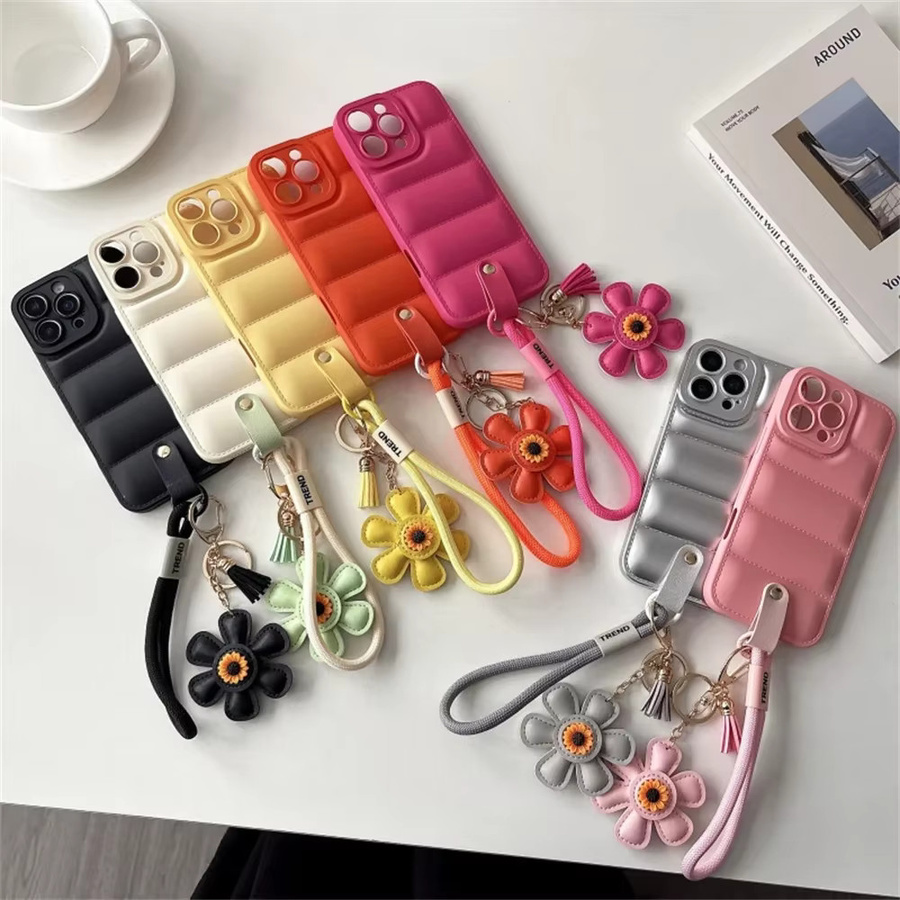 Modische Daunenjacke Handyhülle für Apple iPhone mit Handgelenkschlaufe aus weichem TPU in Pink - Bild 4