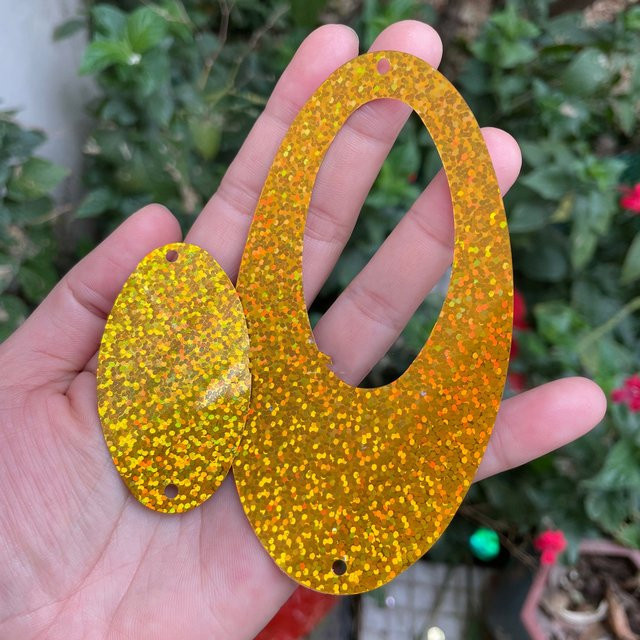 Goldene ovale Hohlringe mit Doppellöchern für DIY-Näharbeiten und Kostüme, 60 x 110 mm - Bild 1