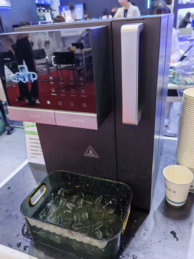 Olansi W90 Wasserdispenser mit Heiß- und Kaltwasserfunktion sowie Eiswürfelmaschine in Schwarz - Bild 4