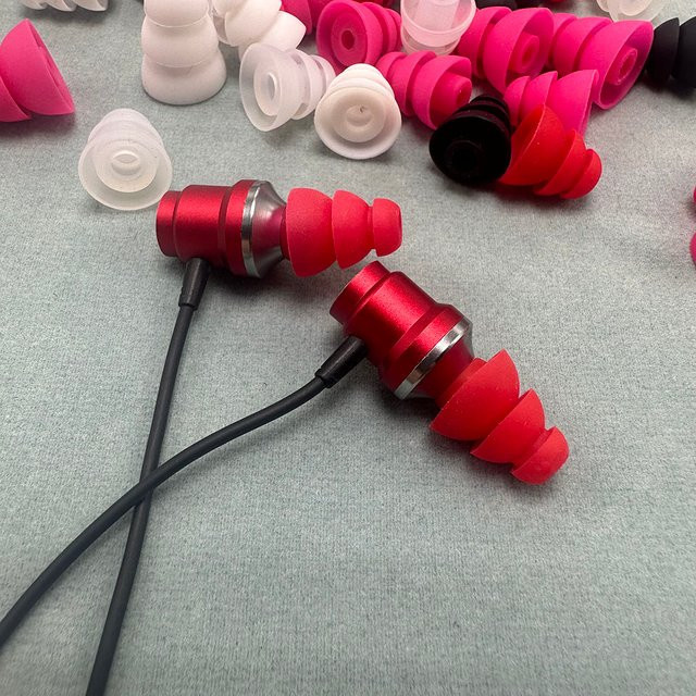 Chic Rain 6er-Set Dreischichtige Silikon In-Ear Kopfhörer-Abdeckungen Ersatz-Ohrstöpsel in Rot - Bild 1