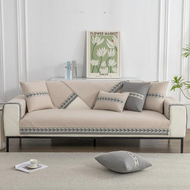 Flower Lines Chenille Sofakissen mit floralem Design in Beige, B/B: 70 x 70 cm - Bild 1