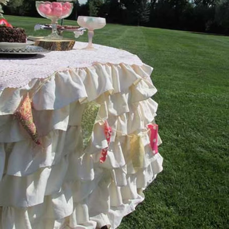 Runde Tischdecke aus Leinen von POLIS mit gerüschten Schichten für Hochzeit und Party in Rot oder Weiß - Bild 2