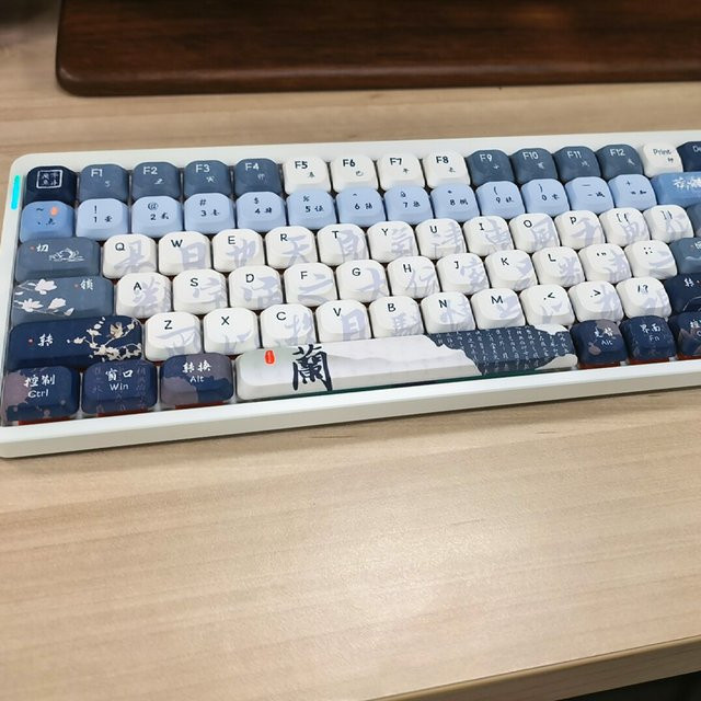 DIXSG Low Profile Vintage Blue Slim PBT Tastenkappen für mechanische MX Switches, 120 Tasten, Farbsublimation, Blau/Weiß - Bild 1