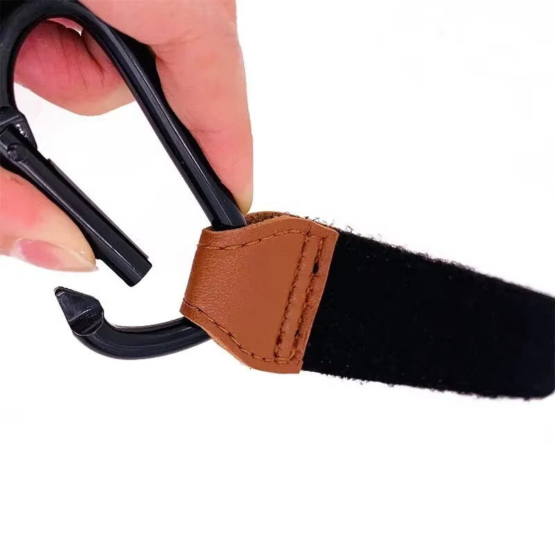 Multifunktionaler Kinderwagen Haken aus PU-Leder in Grau oder Braun mit verstellbarer Aufhängung zur Organisation deiner Wickeltasche - Bild 6