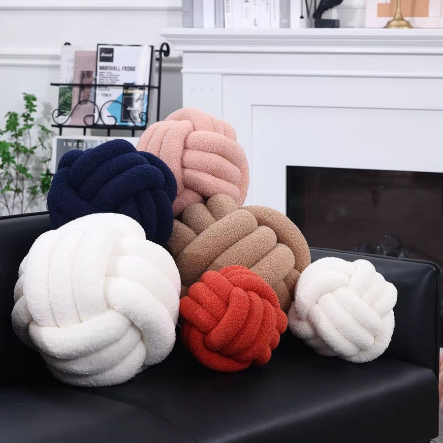 Dekoratives inyahome Knoten Kissen in Schwarz und Rot, handgemachtes rundes Plüschkissen für dein Zuhause - Bild 5