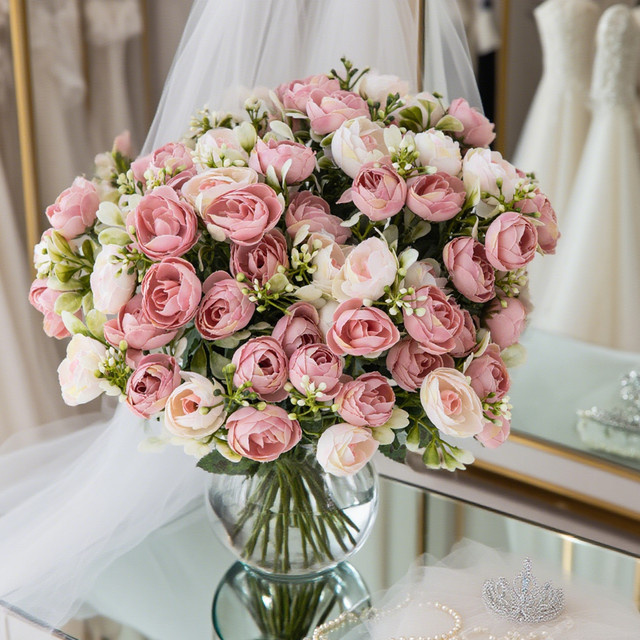 ZQCY Künstliche Seidenrosen und Teeblüten in Rot und Pink für Hochzeit und Heimdekoration - Bild 1