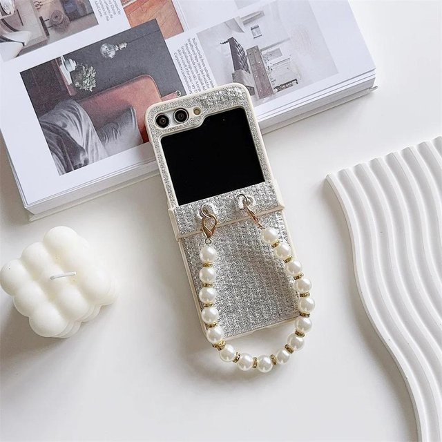 Stoßfeste Leder Handyhülle mit Perlen-Handgelenkband für Samsung Galaxy Z Flip 6 5G, 5 5G, 4 5G, 3 5G in Grau - Bild 1