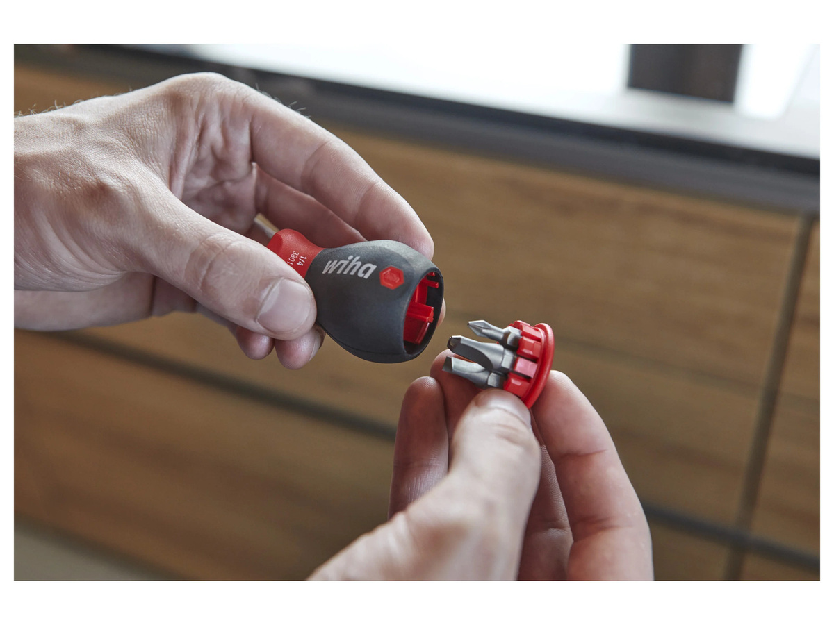 Wiha Stubby-Schraubendreher mit magnetischem Bit-Magazin und 6 Torx-Bits in Rot-Schwarz - Bild 3