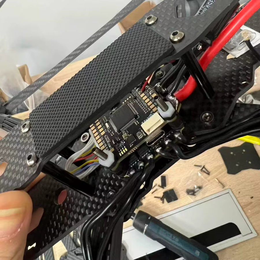 FlyWarp F4/F7 Flight Controller Stack mit 55A/65A 4in1 ESC und ICM42688 für FPV Drohnen und RC Flugzeuge, Farbe: Schwarz, Montageabstand: 30,5 x 30,5 mm - Bild 4