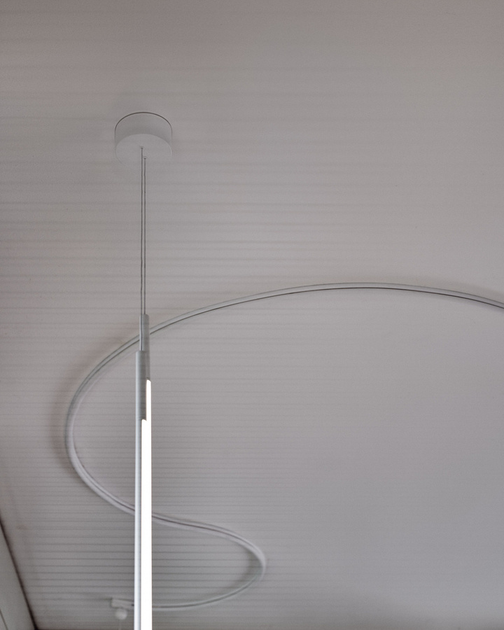 Flos My Lines Pendelleuchte in Silber mit dimmbarer LED und linearem Design - Bild 2