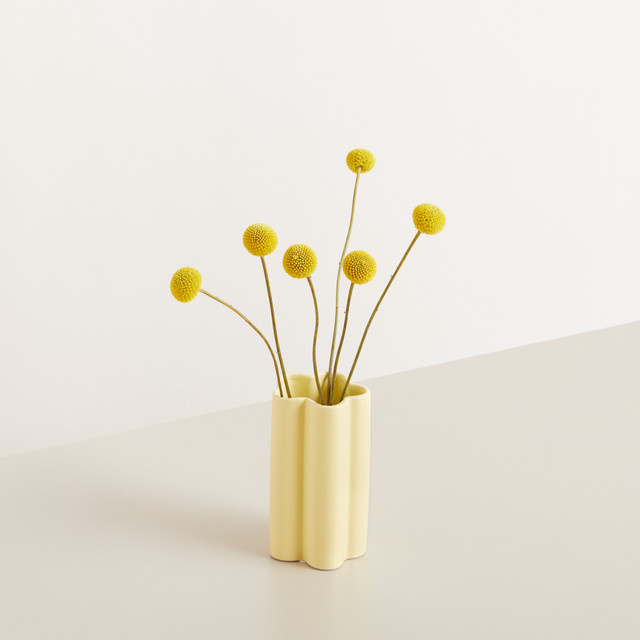 Keramik Vase von BLUME2000 in Hellgelb mit modernem Design und schlanker Form, Höhe: 18,0 cm, Breite: 10,0 cm, Tiefe: 1,0 cm - Bild 1