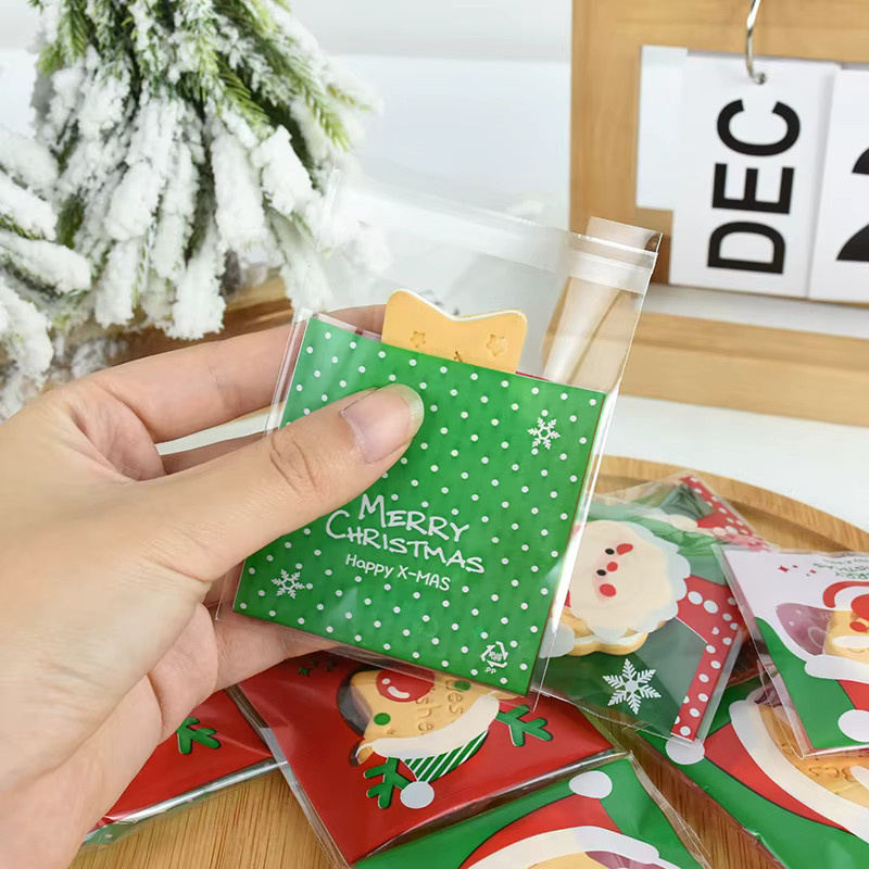 CHIXINHAPPY 50 Stück Weihnachts Süßigkeiten Taschen Transparent mit Santa Claus, Schneemann und Elch Motiven in Rot und Grün - Bild 3