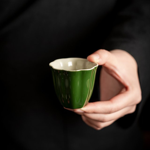 Smaragdgrüne Teetasse aus Keramik im Retro-Design für dein Kung-Fu-Teeset - Bild 1