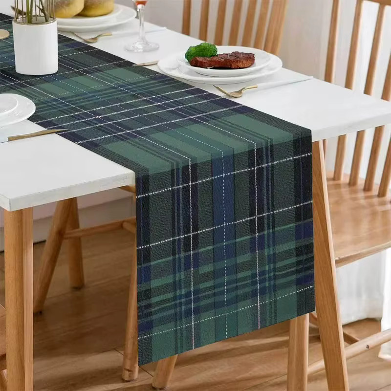 VIKAMA Weihnachtstischläufer mit schottischem Tartan-Karomuster in Grün-Blau für deine Weihnachtsdekoration - Bild 3