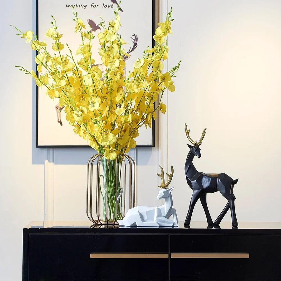Dekorative Hirsch-Skulptur aus Harz in geometrischem Design als Tischdekoration für dein Zuhause - Bild 2