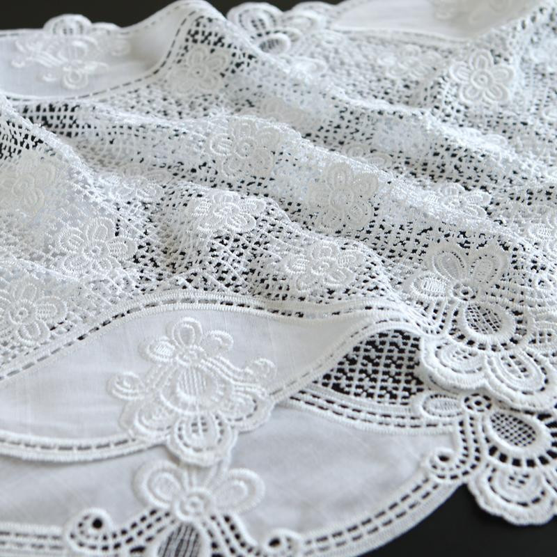 Tischset aus Baumwolle mit Stickerei im britischen Stil, Weiß, B/T: 30 x 30 cm - Bild 4