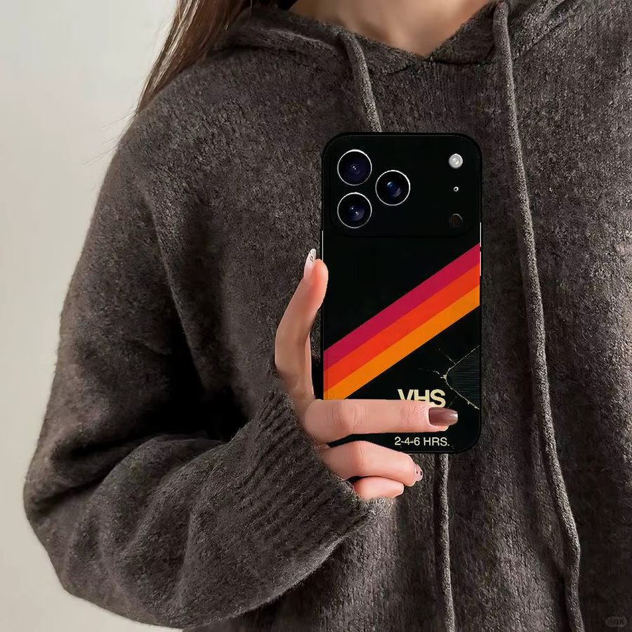 Mesuca Retro-VHS-Videokassette Handyhülle für iPhone 17 16 15 14 13 12 11 Pro Max Plus Mini, Hautfreundliches TPU-Softcase, Mehrfarbig - Bild 4