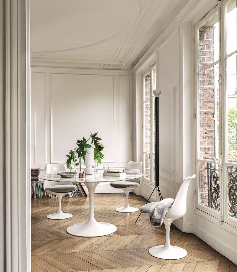 Knoll International Saarinen Esstisch rund in Weiß mit Marmorplatte - Bild 2