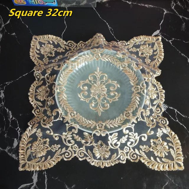 Quadratisches Tischset mit floraler Stickerei in Gold, Baumwolle, Breite: 32 cm - Bild 1