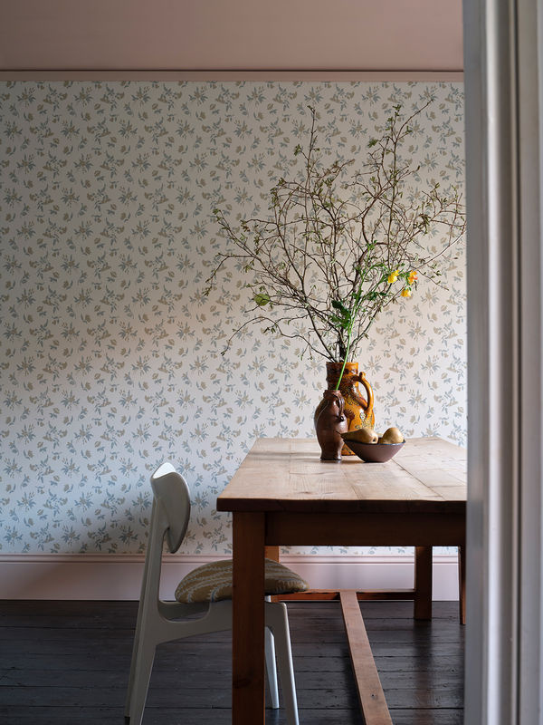 Farrow & Ball Tapete mit floralem Botanical-Design in Beige, Blau und Multicolour - Bild 2