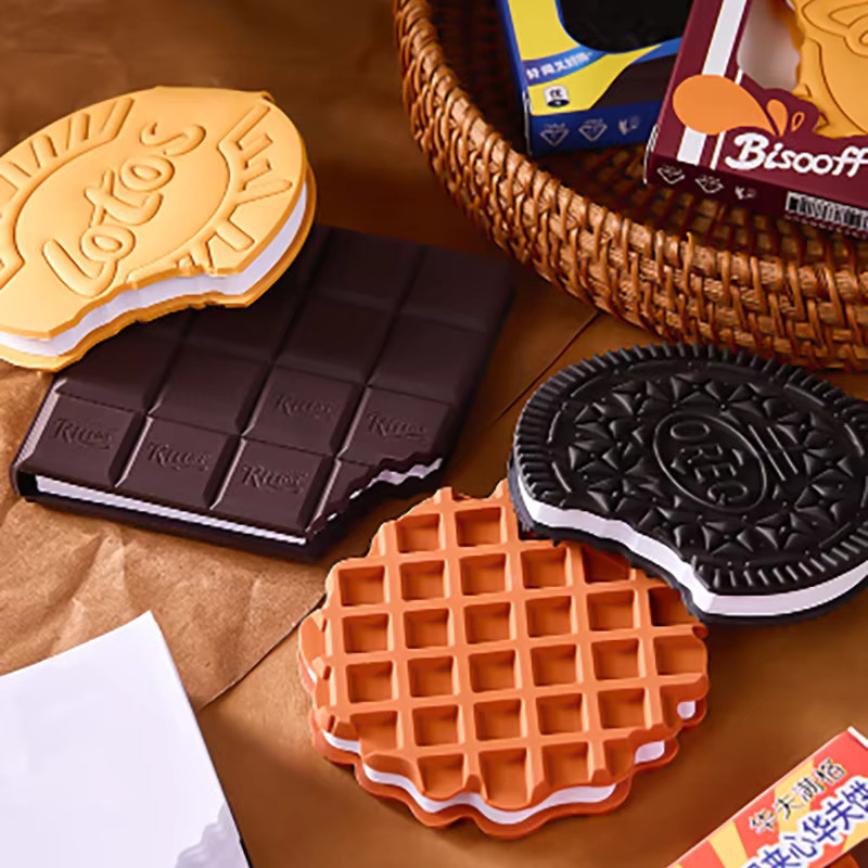 Kompaktes Mini-Notizbuch in Dessertform mit Hardcover und unbeschriebenen Seiten in Multicolour - Bild 3