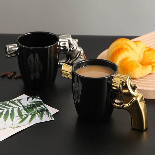 Kreative Keramiktasse in Revolver-Design als 3D-Trinkbecher in Schwarz oder Silber - Bild 1