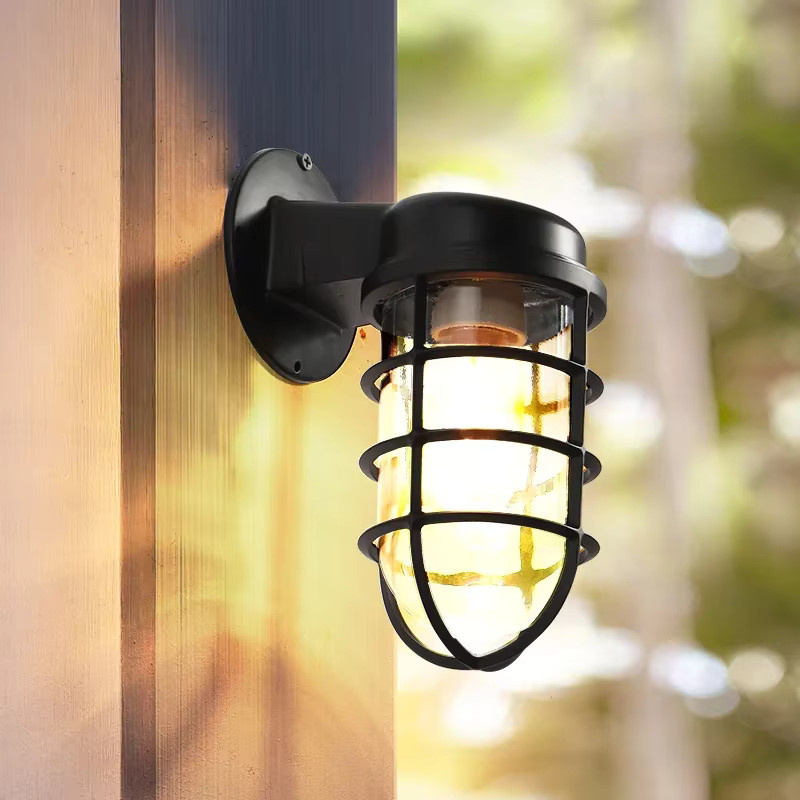 Industrielle Wandleuchte im Vintage Loft Design als Lichterkäfig aus Metall in Schwarz mit transparentem Glas für Wohnzimmer, Garten oder Außenbereiche - Bild 4