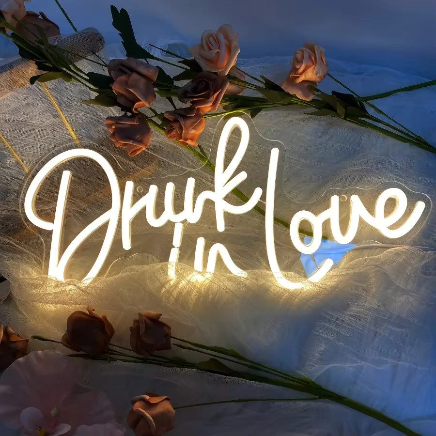 Room in Love LED Leuchtreklame in Warmweiß für Schlafzimmer und Wohnzimmer - Bild 2