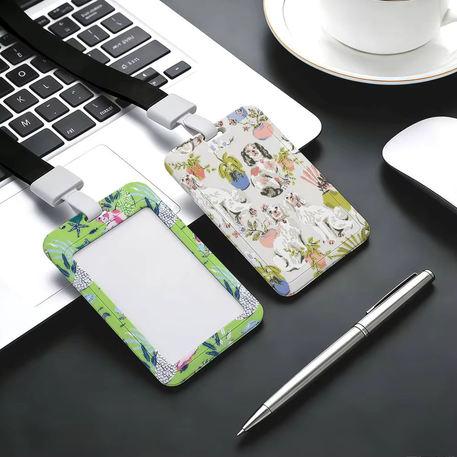 Modische Schiebe-Kartenhülle aus Kunststoff mit Blumen-, Katzen-, Hunde- und Pflanzenmotiven in Multicolour für Ausweise, Namensschilder und Buskarten - Bild 2