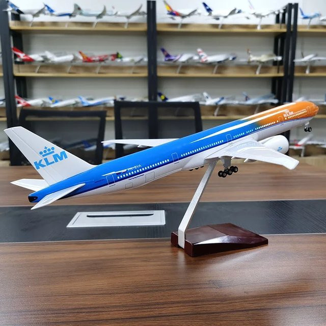 Boeing 777 Flugzeugmodell von KLM Air Airlines im Maßstab 1:157 von ZOCO in Weiß aus Harz mit Licht- und Radfahrwerk zum Sammeln - Bild 1