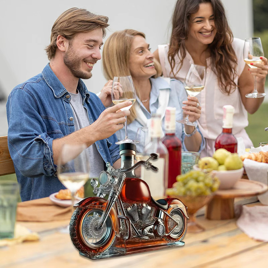 Transparenter Weindekanter aus Glas in Motorrad-Design als Vintage-Glasbelüfter für Whisky und Schnaps - Bild 5