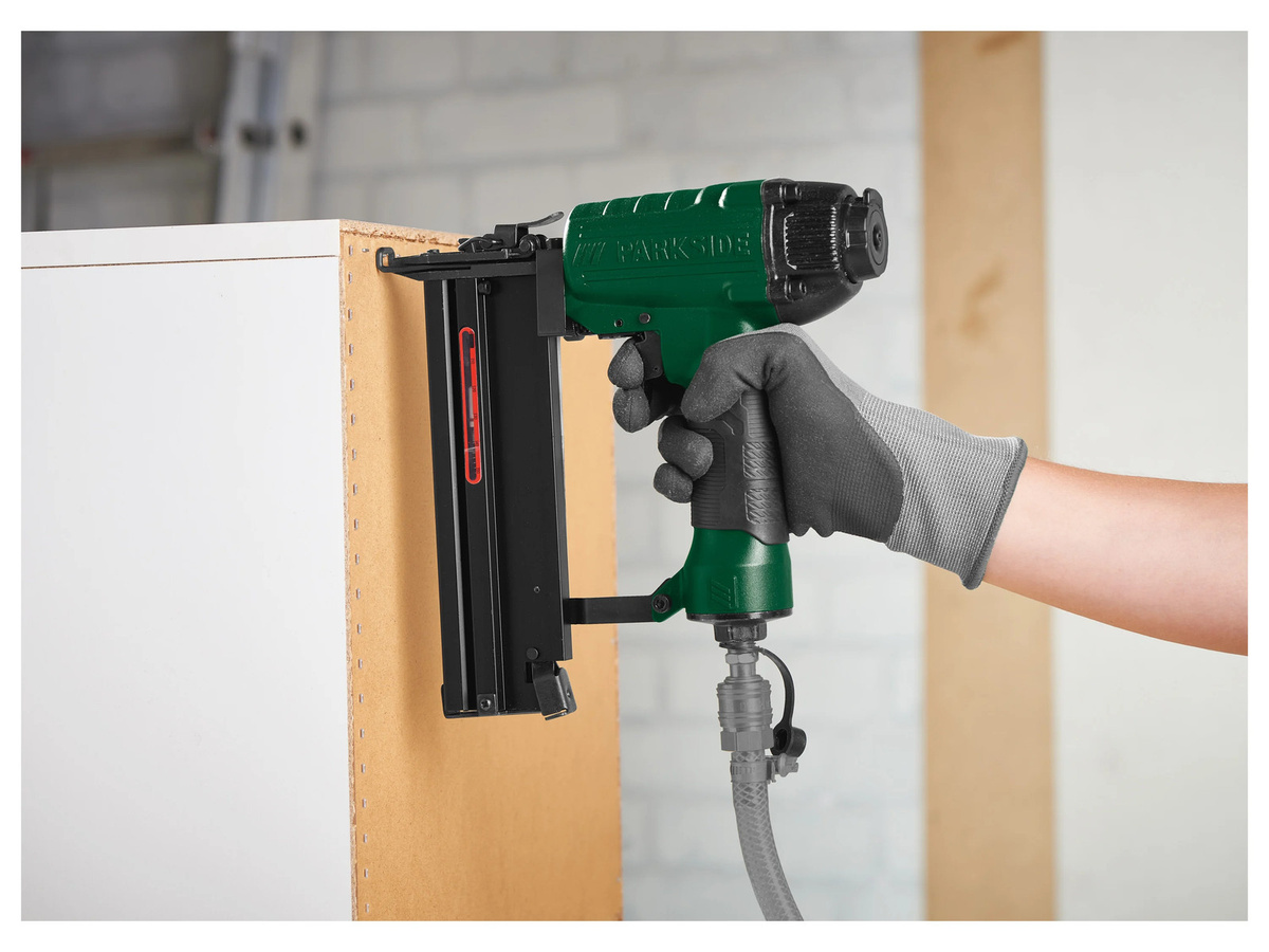 Parkside Druckluft-Tacker- und Nagelgerät PDT 40 F4 in Grün aus Aluminium - Bild 2