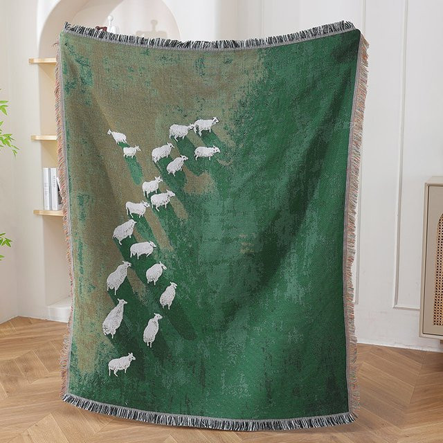 Textile City Jacquard-Webdecke mit Schaf- und Grünwiesen-Motiv in Grün, Landhausstil mit Fransen, B: 160 cm, H: 130 cm, T: 130 cm - Bild 1